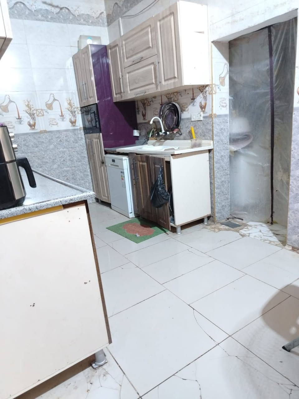 بيت للبيع حي الأمين الأولى مساحة275
غرفتين وصالة واستقبال وحمامات ثنين و صحيات ثنين والكاونتر مع المطبخ للإستفسار ***********
