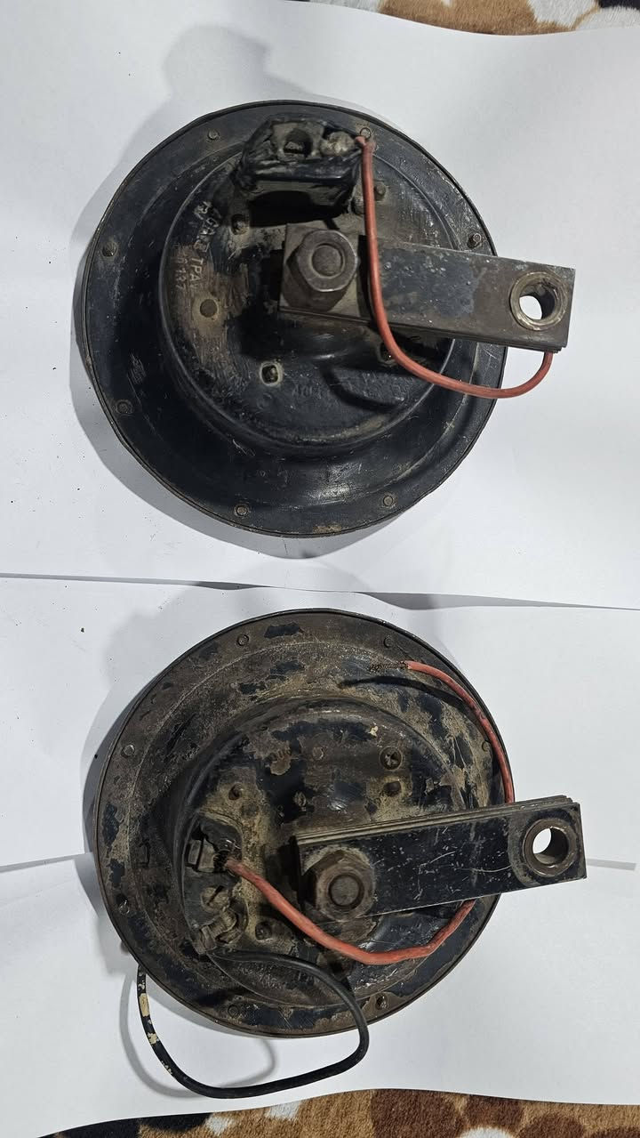 اخوان سلام عليكم عندي هاي هورنات بوش عدد ٥ اثنان اصلي والباقي ما اعرف صناعتهن وهذا طاط كوري اصلي اربع دكات بي للبيع اتصال ***********
