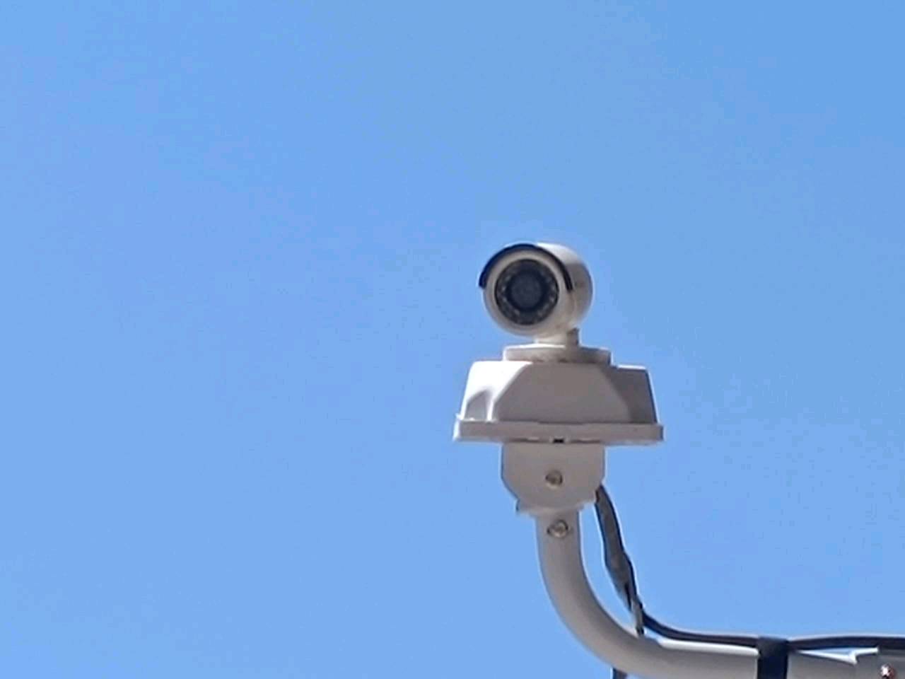 منظومة كاميرات مراقبه مستعملة للبيع نوع هيكڤيجن  Hikvision المعروفة عالمياً في مجال انظمة الامان والمراقبة وتتميز بجودتها العالية تتسع لثمان كاميرات تربط على النت ويتم المراقبة بالهاتف... السعر 135 وبي مجال بسيط 
1- الDVR نوع هيكفيجن 
2- كامرات عدد 2 نوع هيكفيجن
3- تحتوي على هارد 500