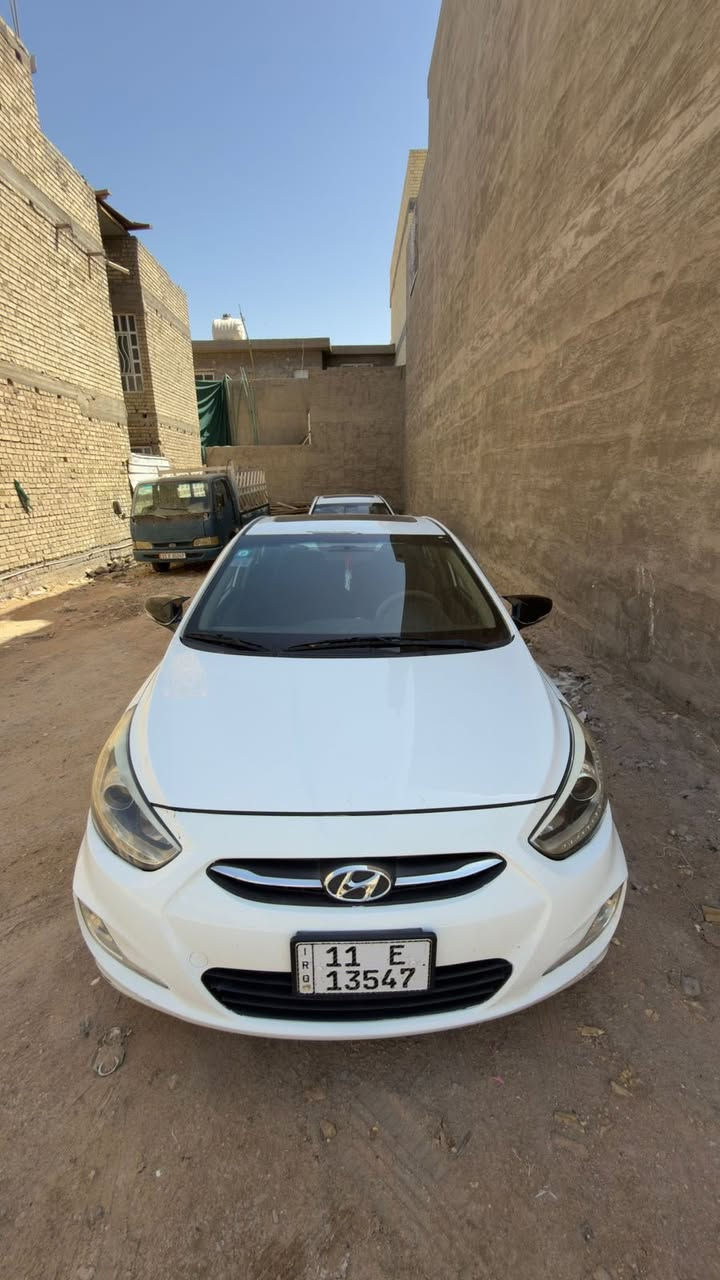 السلام عليكم
اكسنت 2015 خليجي بيها قطعه صبغ الجاملغ الايمن وبيها مكانين بارد

ماشيه 122

هزة جديدة السنويه جديده

كير ومكينه مكفولات 
 100 وبيهه مجال بسيط 

مكاني السيدية

***********
