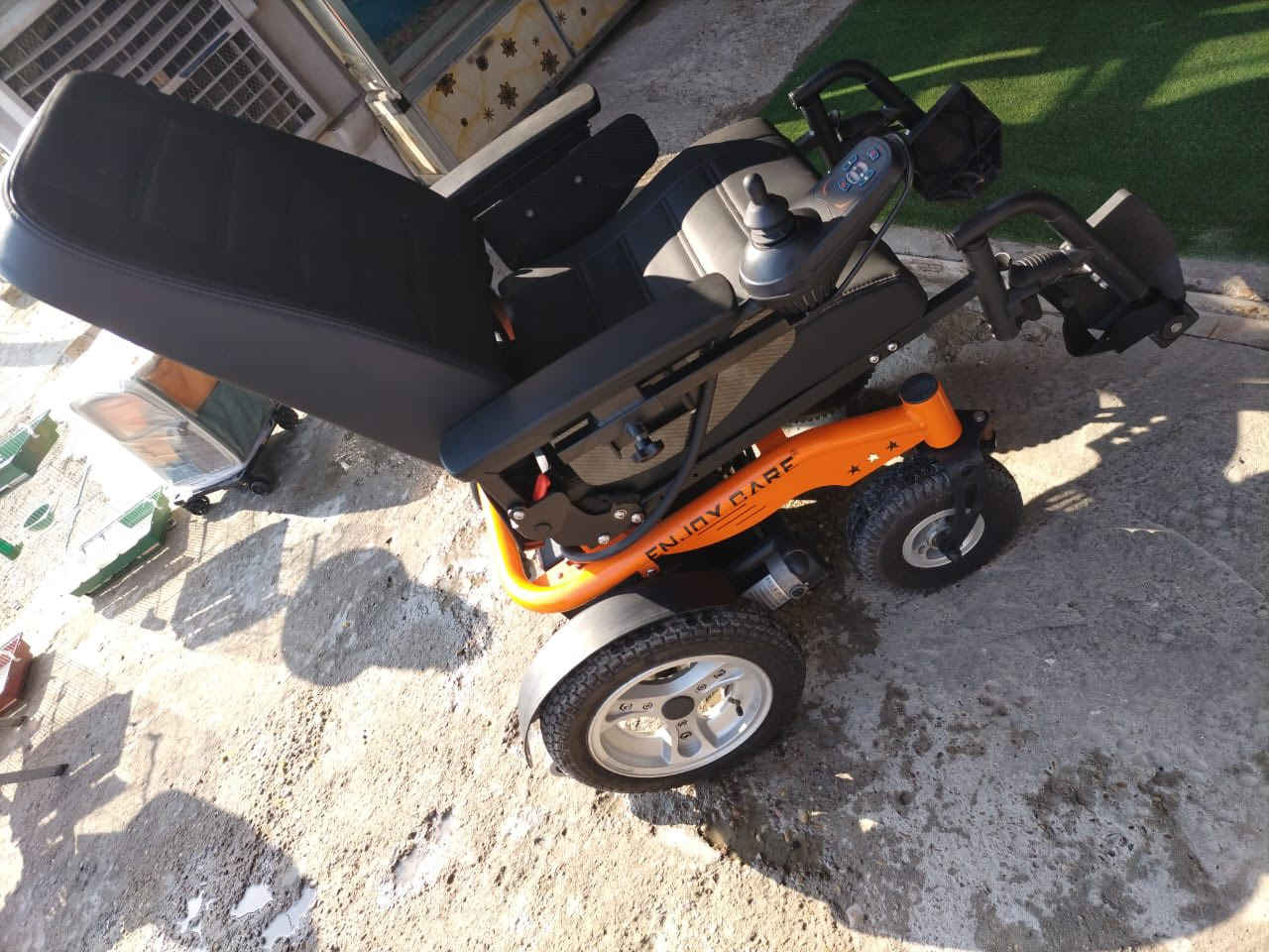 عربه كهرباء للمعاقين
استخدام اقل شهر 
دبلات 
احزام امان
السعر 800
بياع شرطه رائعه
رقم ‏0790 134 5020‏
