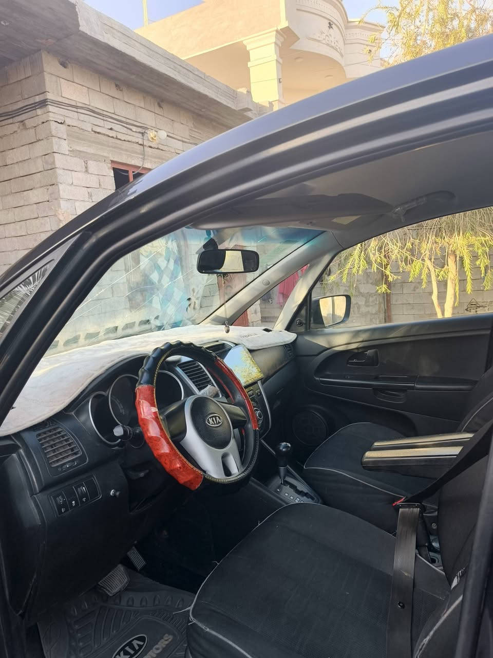 السلام عليكم ورحمة الله      

سيارة كية موديل 2010 رقم شمال الضرر دعامية و صبق بنيد 
العنوان الرمادي خالدية الرقم المالك *********** السعر 80 خابر و دلل
