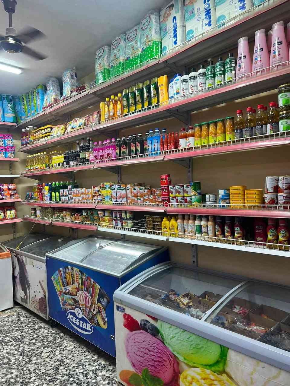 السلام عليكم اسواق لبيع  بغداد شعب حي البساتين  شارع السبيس
يحتوي علا 8 عارضات + 2 ببسي  وبطحيات3 + اثنين موطه
ستم كامرات +سبلت 3طن المحل ركن بصف فرن صمون الرواد اليومي من 700   شغال وخير من الله ***********
