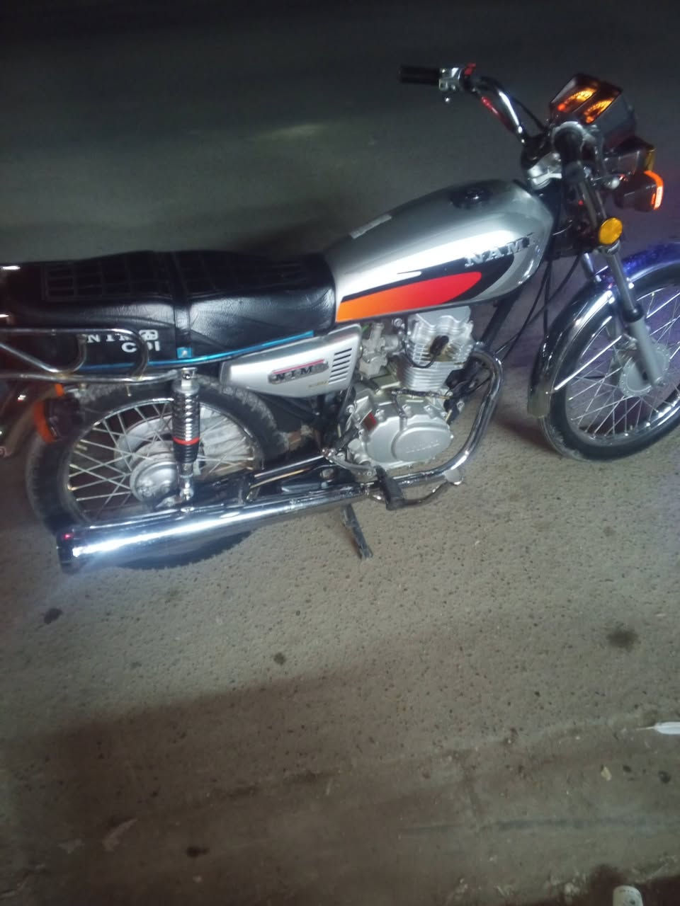 سلام عليكم شباب دراجة البيع نامة 24 مكينة برغي ما مفتوح مناقصة اي شي اوراق كاملة سعر 600 مكاني بغداد المحمودية رقمي *********** الخاص مفتوح
