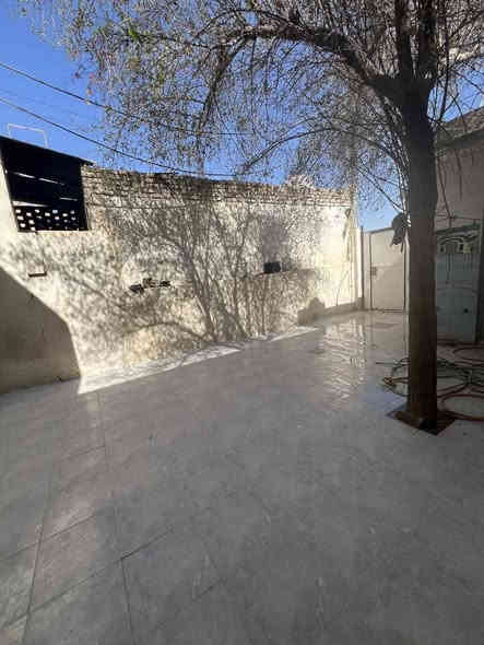 يت البيع قاطين منطقه دور الدواجن مقابل السيطرة البحريه
نوع العقار  طابو صرف 
مساحه البيت220

يحتوي الطابق الاول 
ديوان ٩في ٤
غرفه نوم ٤ في ٤ 
غرفه ثانيه ٤في ٤ 
غرفه ثالثه ٤ في ٣ 
مطبخ ٤في ٥ 
صحيات ٣ حمامات 
طابق ثاني يحتوي على 
غرف منام ٢ 
وحد ٨ في ٤ نظام سويد 
وثانيه ٦ في ٤ 
جميع الخدمات متوفر مجمع طبي مدراس 
والمنطقه ظمن مشروع  شركه نرجس هاي سنه تدخل  
السعر ١٨٥ بي مجال
***********
