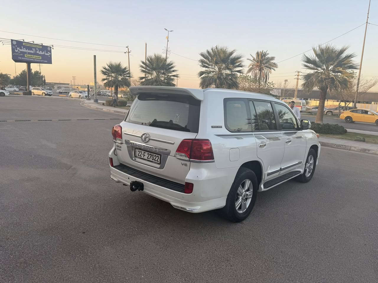 سلام عليكم لاندكروز 13 حلوه سياره كير مكينه خير من الله شرط فحص سياره باسمي تحويل مباشر 
سياره بيهه جاملغ امامي فقط مبل وكاله اي دواخل ماكو اي ضربه قويه ماكو شرط الفحص 
موقهه كربلاء سعرهه 360 بيهه مجال لطيبين الي ما تعجبه سياره يعبر المنشور رحمه الله والديه 
***********
