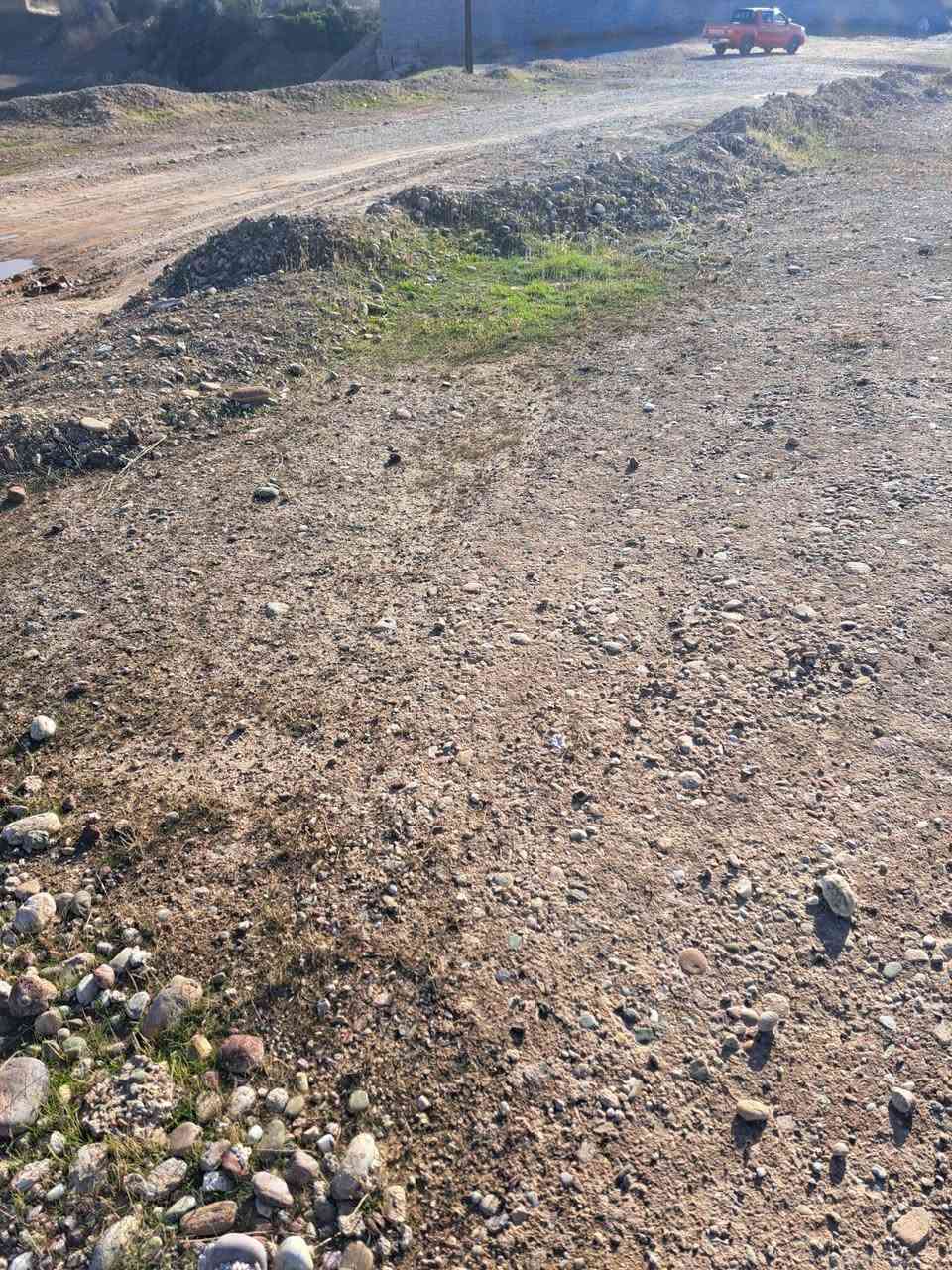 السلام عليكم
توجد قطعة أرض للبيع الموقع الطريق الحولي مكان سياحي واصل ماء كهرباء شارع عليها مباشر مساحتها ١٥٠٠م 
السعر ١٨ مليون جيران بيت عبد الحكيم للاستفسار الاتصال على الرقم ***********
