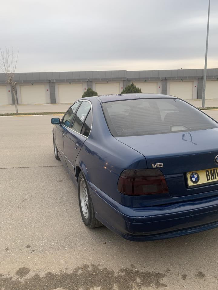 سةرةتا بةناوي خودا
بيئيم سةقةر ٥٢٥ 
دةبل ديجيتال 
٣گير 
توماتيك
عادي
سپورت
كوشن جلد 
سوكان ڤوليوم 
تةبريد لةمس 
فورميكا 
بي دةعم وليدراوي 
گيرومةكينةو ئةكسلي بةشةرت 
بي تةقةورةقة 
موديل ٢٠٠١
سعر ٣٨گةلاو مةعامةلة 
***********
