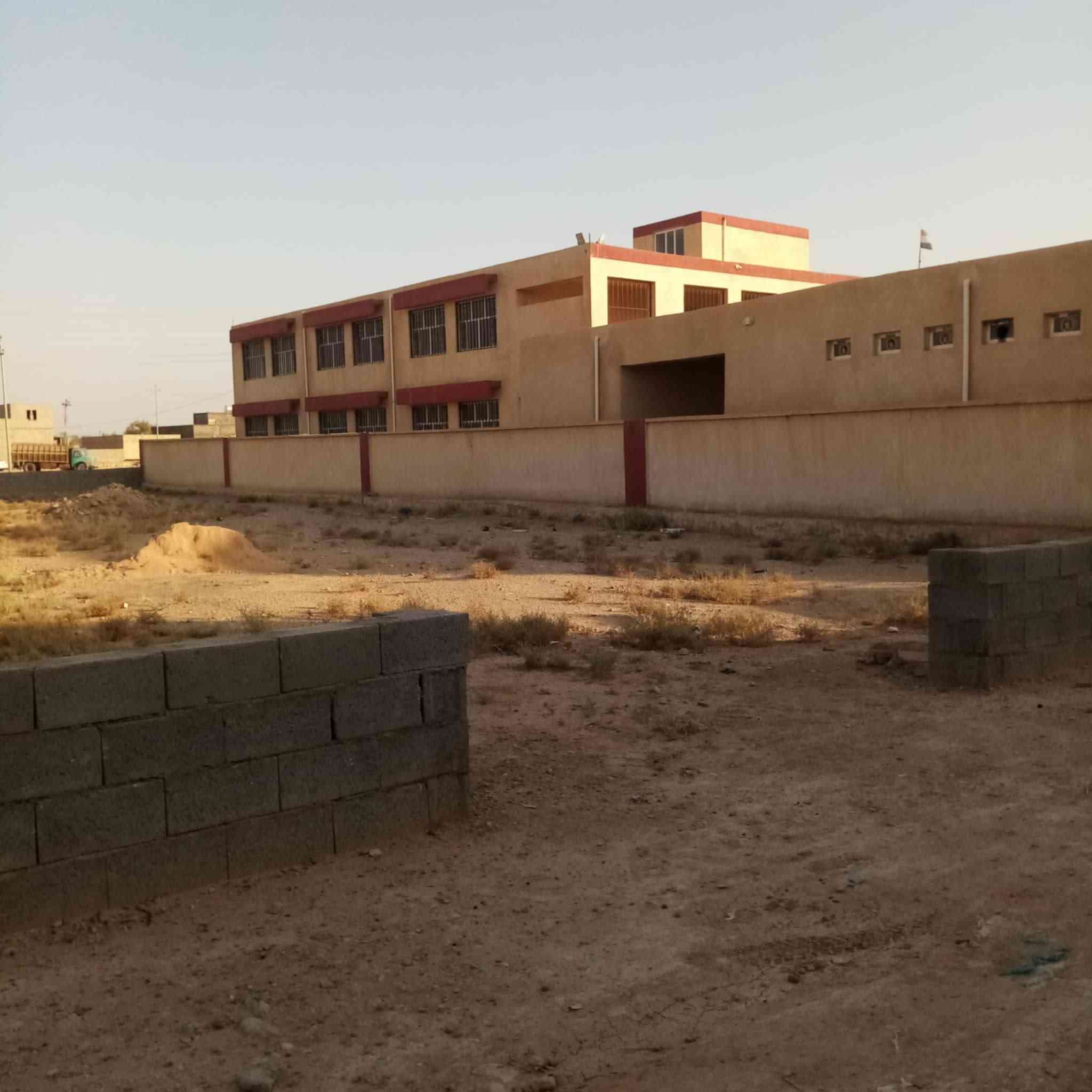 السلام عليكم ورحمة الله وبركاته اخوان موجود قطعت ارض اللبيع مساحته 325متر اللبيع  هاذ *********** تواصل
