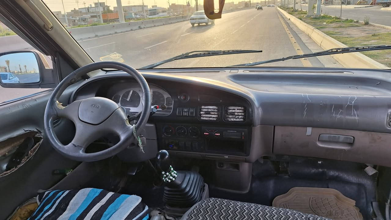 شبوط للبيع 2002 بسمي السنويه لل ٢٧ كير ومحرك وكسن مكفولات كهربائي كلها شغاله هيئه وغرامات مصفره شواصي بس واحد معمر السعر 85 وبيها مجال  مكاني نجف ***********
