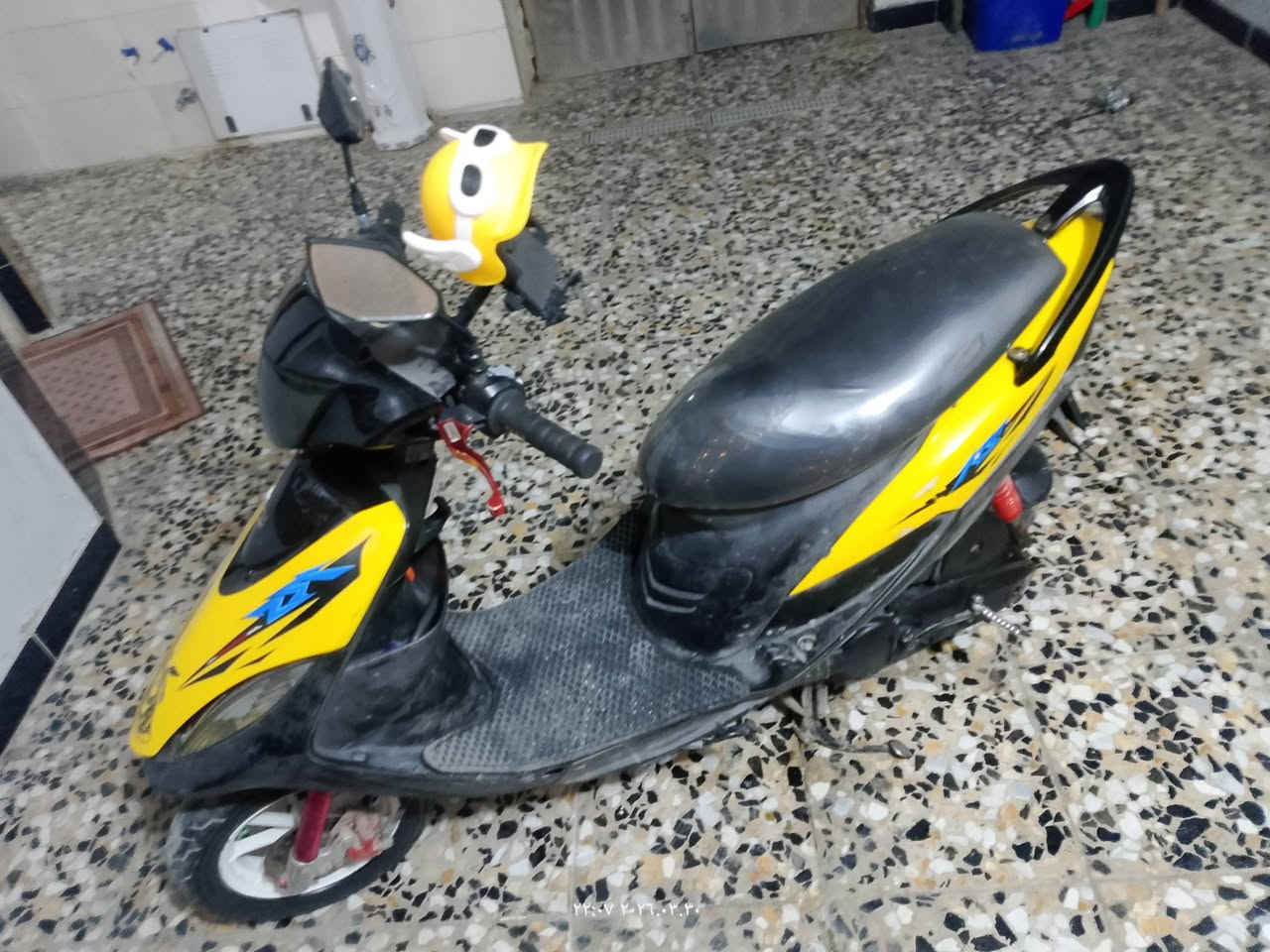 السلام عليكم
عدله بلاديه نضافه ٩٠ خرسه ما استخدمها هواي بس باتريها كاعد تشتغل نص هندر وقبل لا يكعد الباتري نص نكره سلف اريدها ب٦٠٠وبيها مجال للشراي اتصل و بخدمتك 
***********
