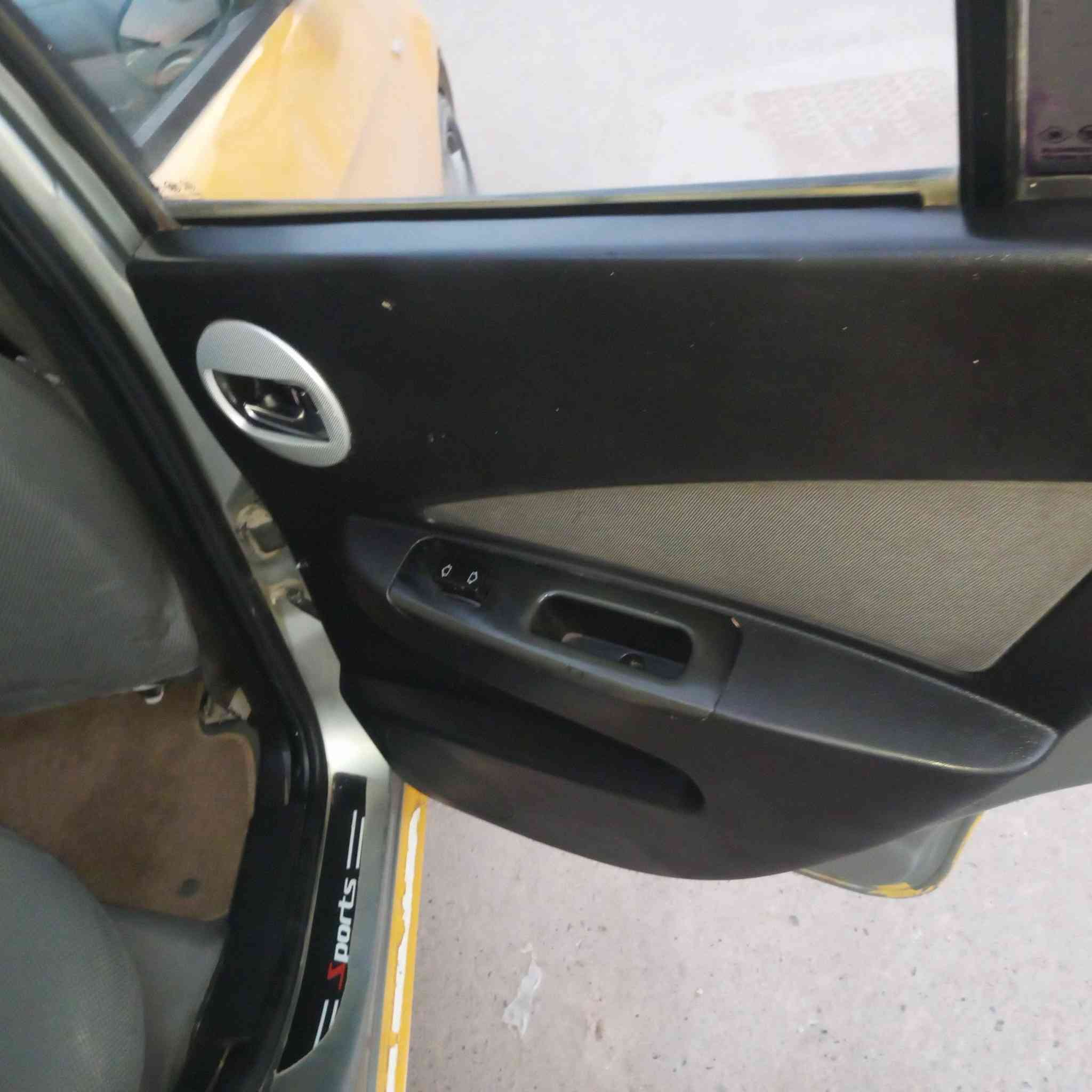 سلام عليكم سيارة فاو أولي للبيع او مراوس حسب لقناعة موديل 14 كير محرك كورلة 1600 سيارة خير من الله جاهزة نقص بس تبريد كهربائيات كلهة شغالة غرفتهة حلوة وكشرهة تجي وتكلب براحتك بيهة ضربة بل بجم ومصلح نفسة لعنوان بغداد مدينت الصدر نهايت شارع الداخل السعر 28 وبيهة مجال رقمهة بغداد الماني تحويل ثاني يوم رقم الهاتف ***********
