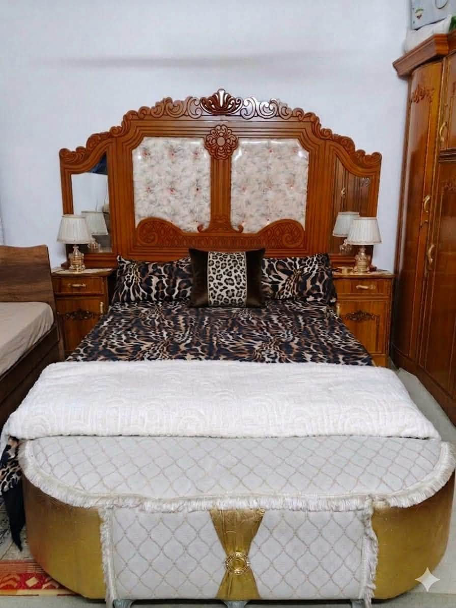 السلام عليكم غرفه صاج تحتوي على ست بيبان نضافه 100/ 100 شرط الفحص صاج عراقي شغل درجه اولا 950 
***********
