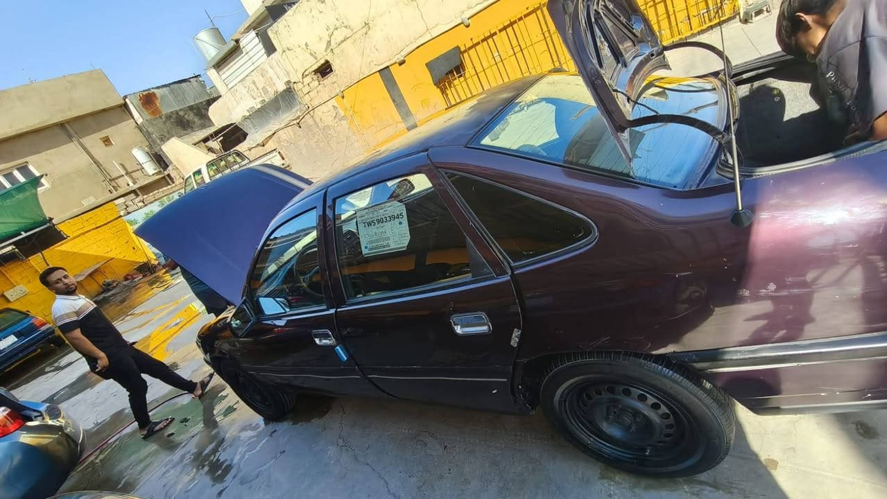 🌟 للبيع بطل .. سيارة نظيفة ومعدلة بـ "الباكيت" 🌟
​محبي النظافة والترتيب، سيارتي للبيع وبحالة ممتازة، تبارك الرحمن "شغل وتوكل" ما محتاجة منك غير دهن وبنزين وتتونس بيها!
​✨ مواصفات السيارة:
​اللون: أسود بيذنجاني (ملك الألوان، فد شي مميز بالشمس)
​السنوية: جديدة وتدلل (تجديد حديث)
​التبريد والكهربائيات: كهربائيات كاملة وجديدة (كل دكمة تعمل)
​التأسيس: صدر السيارة جديد بالكامل (نعومة بالمشي)
​التايرات: طقم تايرات جديد (نقشة مرتبة)
​المنشأ: وارد ياباني (غني عن التعريف بالتحمل)
​الإضافات: سنتر لوك شغال
​المحرك والكير: شرط الفحص (نظيف ومابيه أي نقص)
​الوثائق: السيارة باسمي (تحويل مباشر وبدون تأخير)
​💰 السعر: [اكتب السعر هنا] $ (بيها مجال بسيط للطيبين)

مكان كركوك  تواصل واتساب ***********
