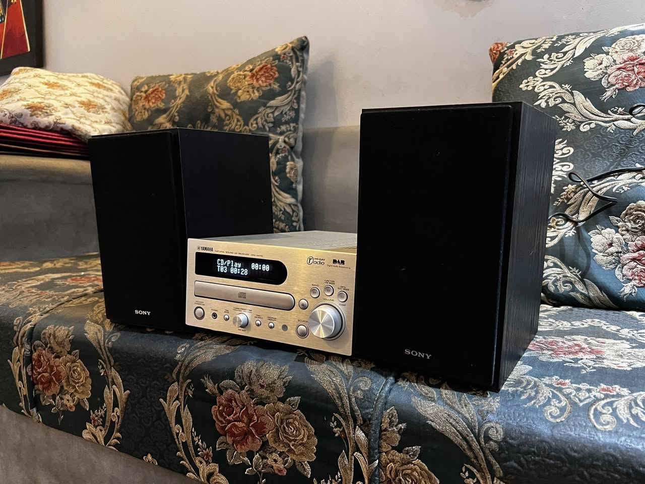 امبلي فاير ياماه سيدي ادويو اواكس يشغل مع سماعات سوني نضافتهن 100/100 كهرباء 220 جهاز كولش راقي تحفه فنيه معنه كلمه كولش حلو صوته سعر 80 لف توصيل مجاني ***********
