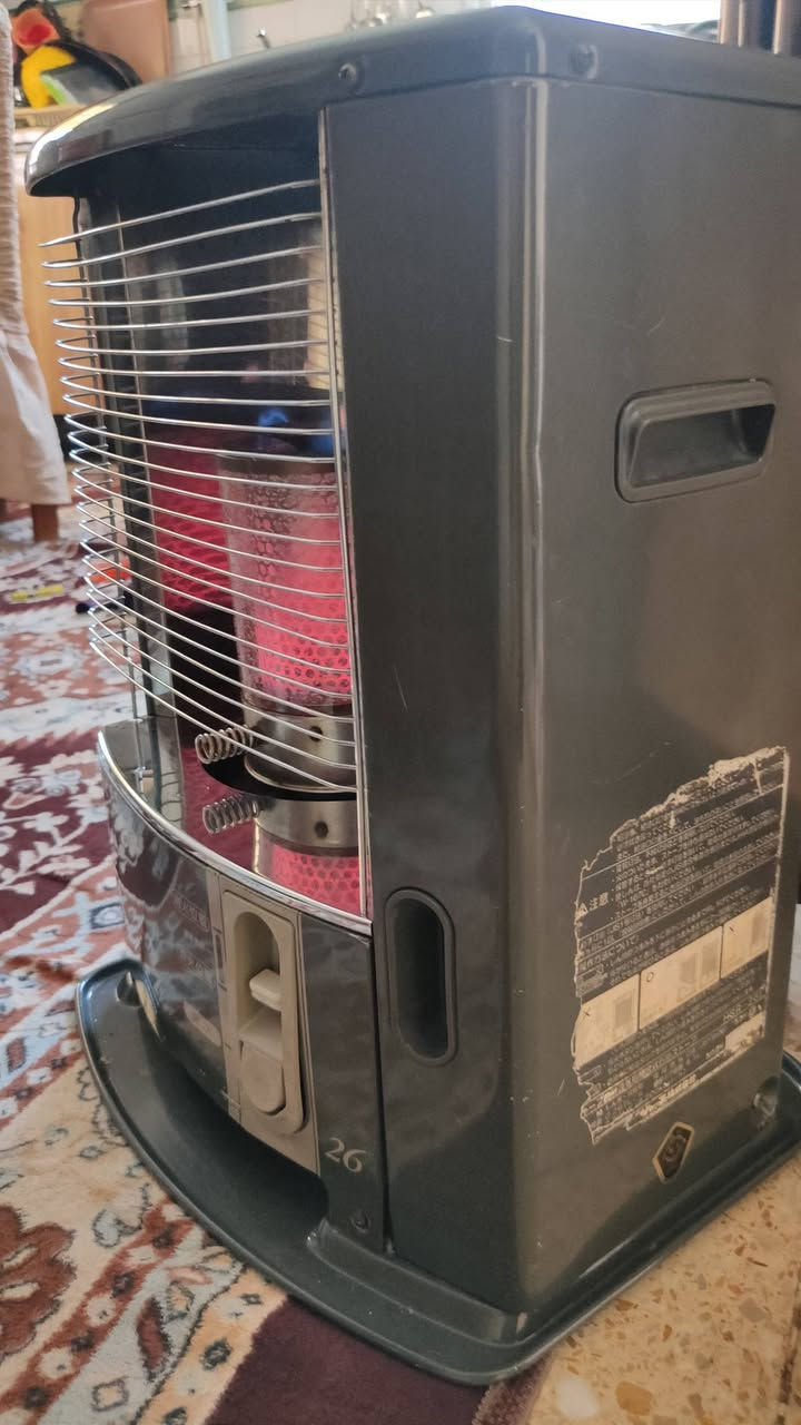 صوبه ياباني للبيع نضيفه بيها فطر بالعتله الي ترفع الفتيله ملحومه بس مضبوطه  السعر 35بيها مجال قليل 
موصل حي سومر
