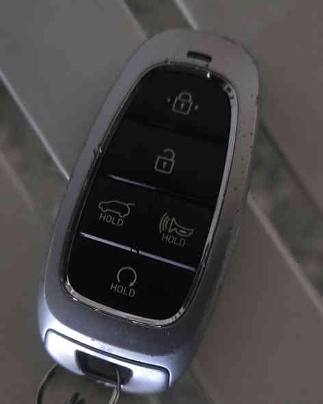 السلام عليكم توسان #بلكن # هايبرد# بانزين موديل 24  دخول جديد منفيس رقم مجاني ماشيه 34 نص مواصفات ضرر جداا بسيط بدون ارباك وبدون تبديل وصبغ  فقط دعاميه صبغ وبيها بارد بالبنيد  للاستفسار ***********
