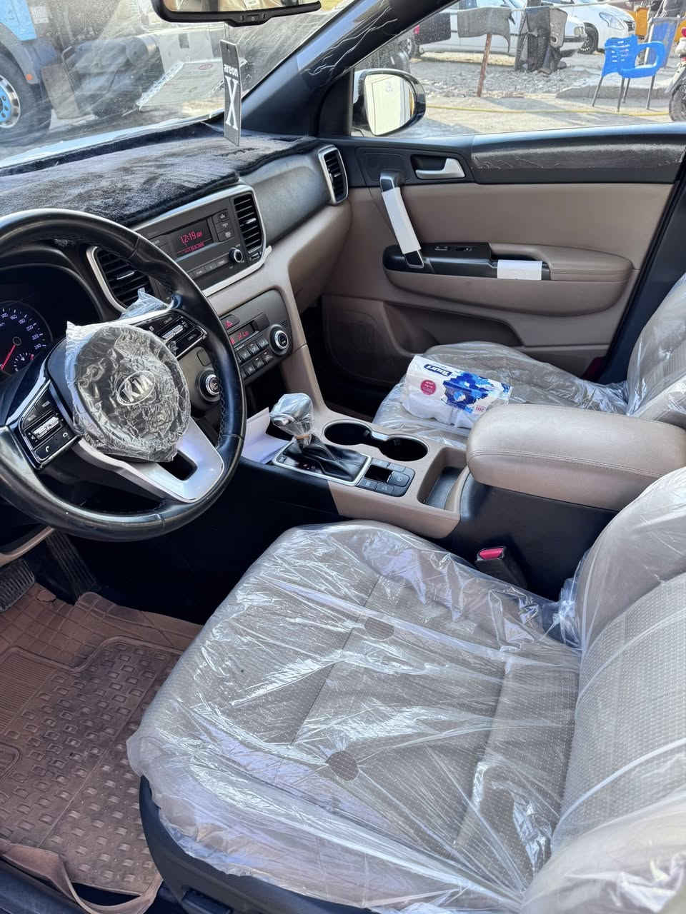 سلام عليكم // سبورتج 2019 ماشية 55 الف سيارة جديده بآسمي مواصفات
بانورما- كشنات كهرباء لاماميه - بصمه - هند بريك دكمه السيارة كامل مواصفات ماعدى الفور ويل  كفاله عامه ماعد باب اللايمن رصعه زغير ه بيه سونار حساس امامي خلفي لد نهاري محرك 2000 دوش خليجيه مكان السياره المشتل - المعلميين السعر 198 وبيه مجال رقم الهاتف - ***********
