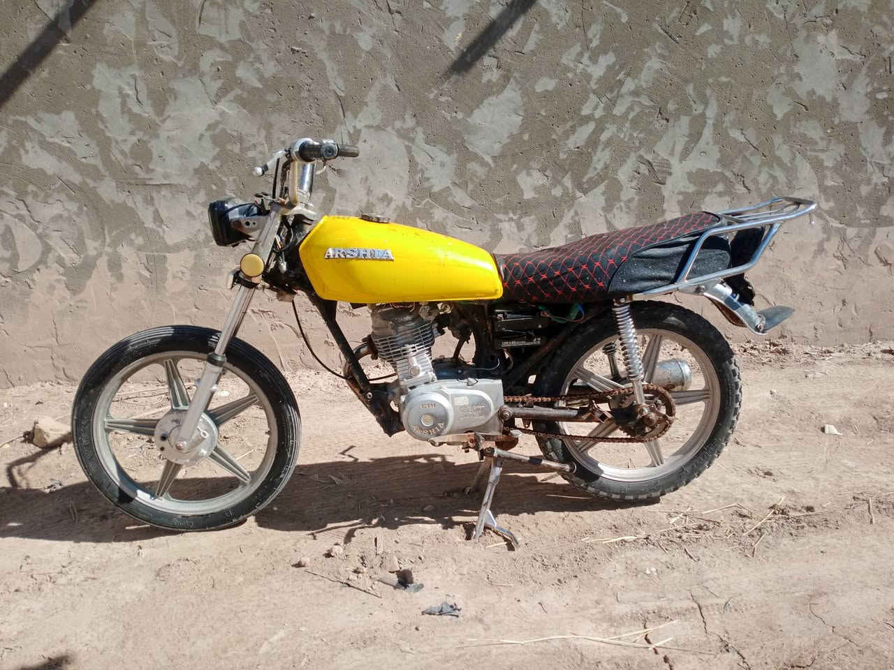 للبيع يراني  2017  ارشه بوري رفيع بل اوراق ازرق اوراق اصولي شرط تترقم مكينه دخن دبلات شقاله لايت شقال ابيع كوم  حديد هل موجود ويل كب شلعه ومعدل تخبل 
سعر ٣٧٥ وبيها مجال مكاني ناصريه قلعة سكر منطقة عكيل
***********
