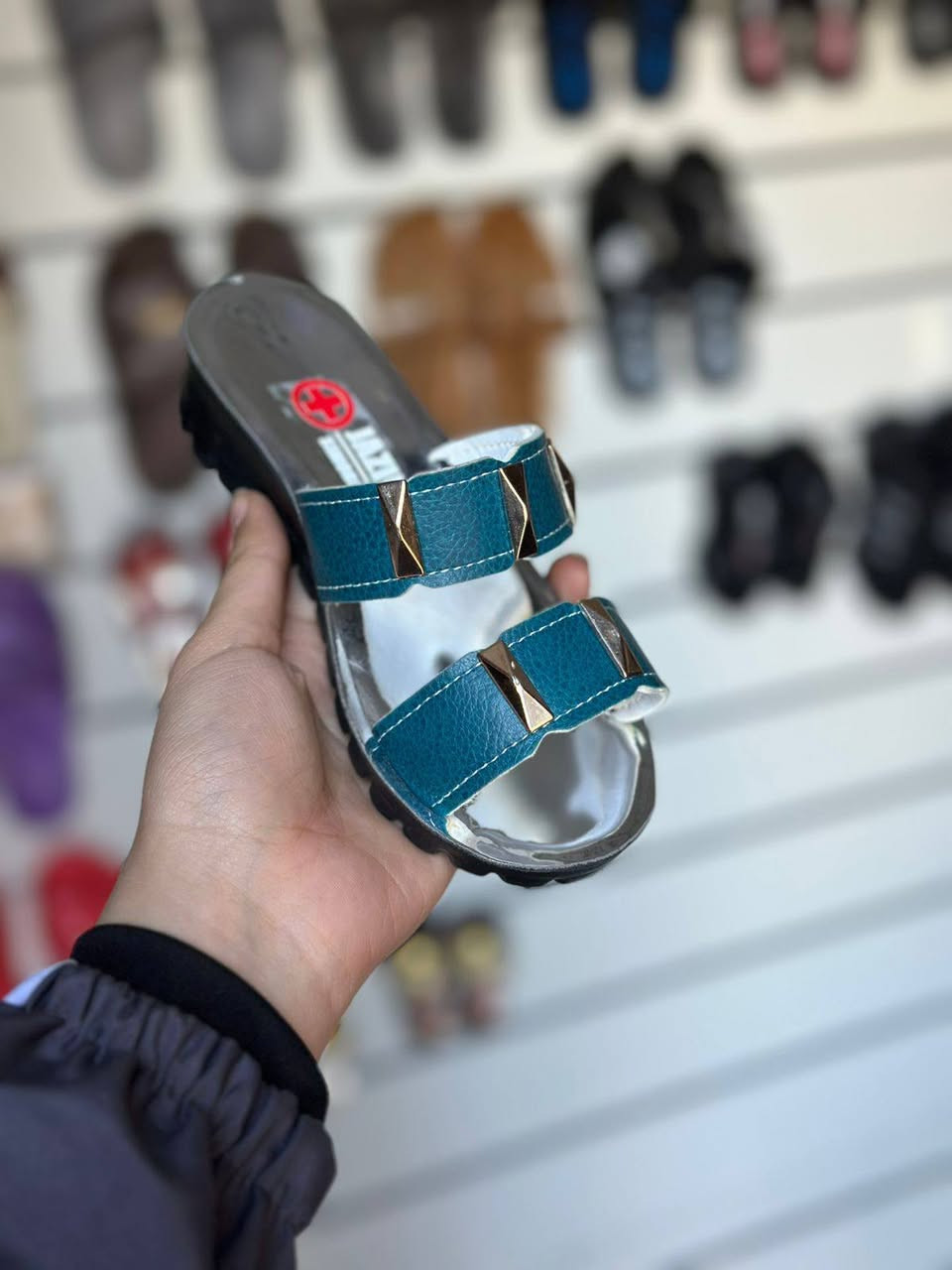 شحاطة طفله بناتي
تفاصيل داخل صوره 🌷 
متوفر توصيل لجميع المحافظات 
رابط قناة التليكرام//
https://t.me/shams12297
للحجز والاستفسار مراسله الصفحه
رقم الواتساب//
***********
