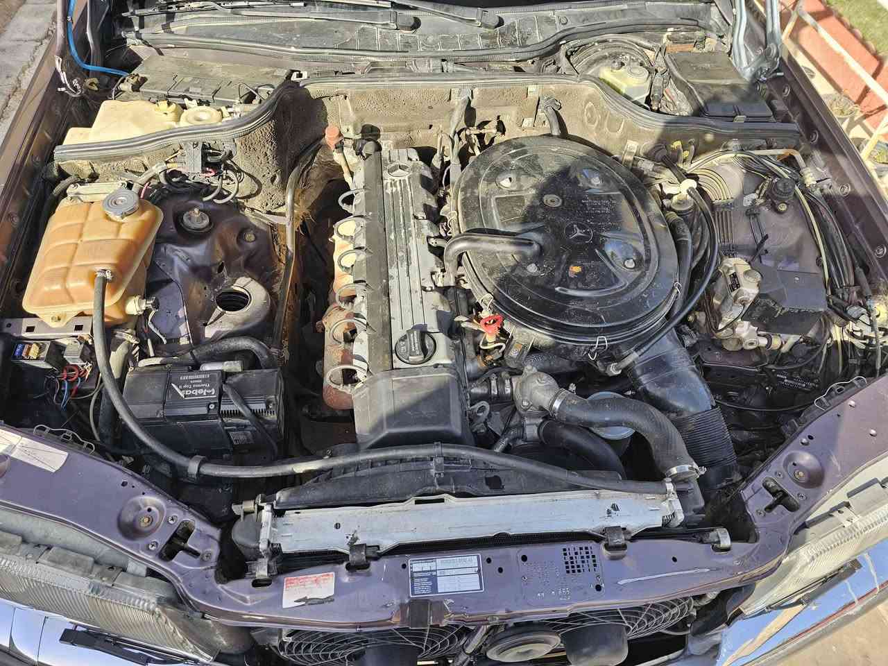 سلام عليكم 
مارسدس جامبو باب قصير
سياره مكفوله من الضربه ما عدا القماره والجتوف مال جاملغات الخلفيه كلير  سياره موديل1991 كير ومحرك واكسل مكفولات محرك 300قبق اسود صدر امامي خلفي جديد تخم تاير جديد منضومة بانزين جديده جام كهربائي اربعتهن ادامه كامله عل سياره من الدعاميه للدعاميه بلاديه واير بيها ما مزلوغ السياره جانت مضمومه 
***********
