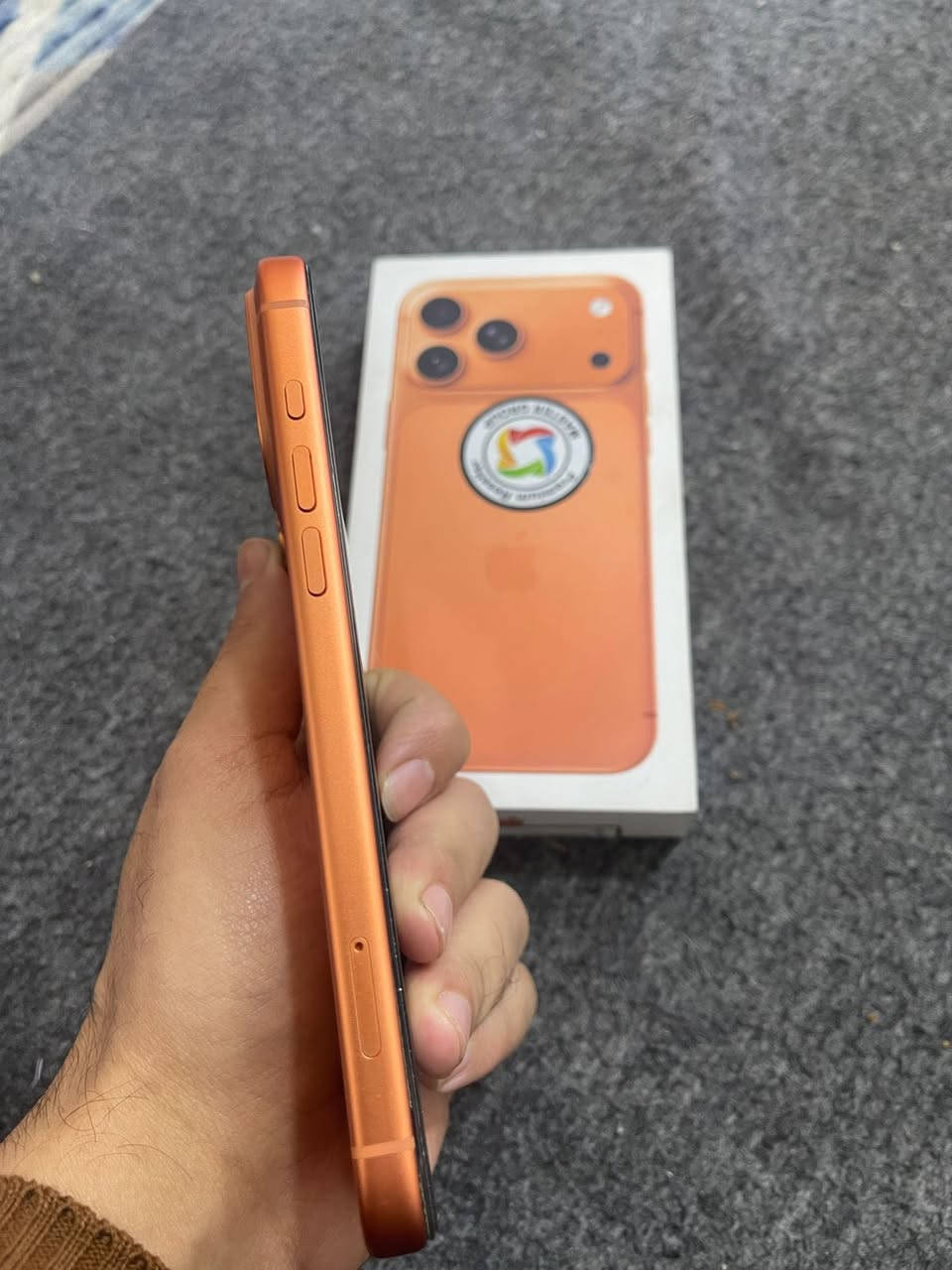 سلام عليكم ايفون ١٧ برو ماكس ذاكرة ٢٥٦
الجهاز مبدل بي شاشه اصلية شرط الفحص 

السعر ١٦٠٠ 
مكاني بغداد /***********
