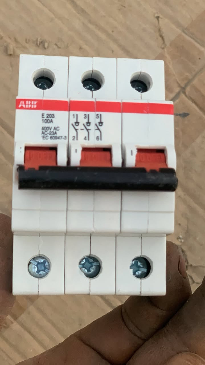 منجر ABB مال باله 100 أمبير
سعر قطعة خمستالاف فقط 
بغداد***********
