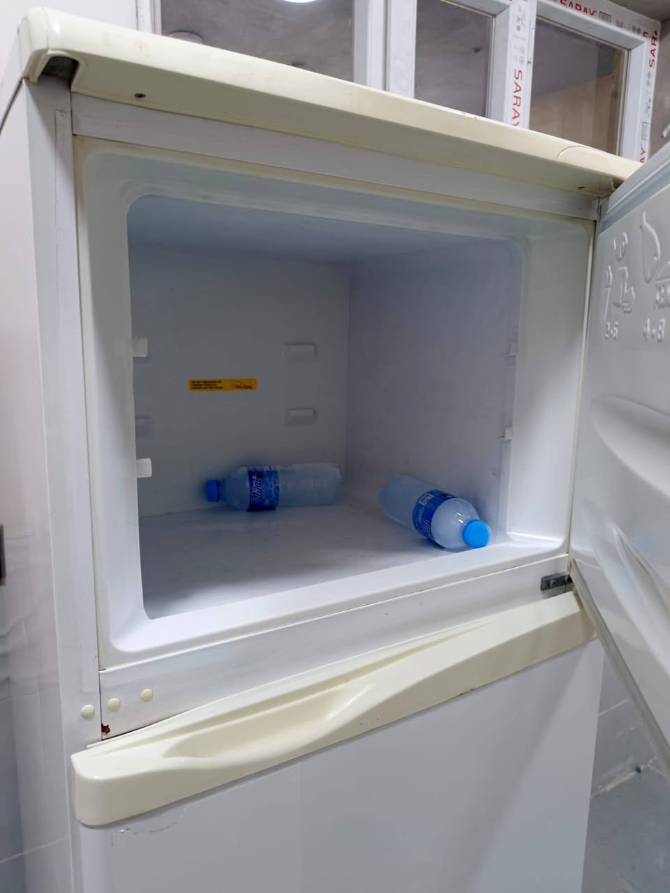 ثلاجه بيكو كلش نظيفه مال بيت شرط التجميد تاخذها بشرط ١٤قدم بلاديه ماواصله تصليح حجم وسط السعر١٢٥الف الاتصال***********
