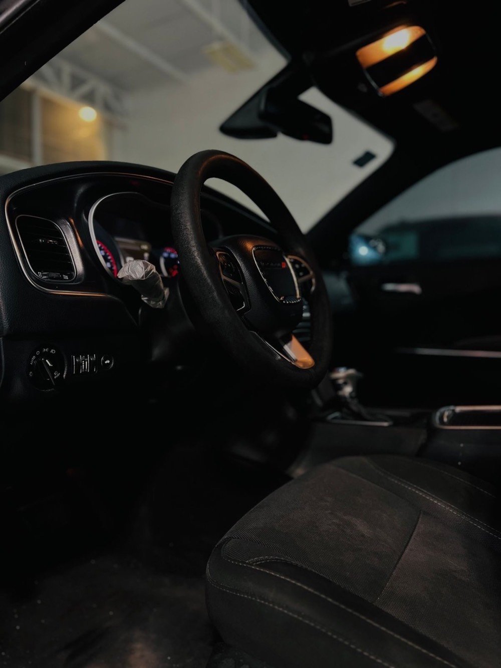 Dodge charger موديل ٢٠١٨ 
رقم بغداد باسمي حادثها ثلاث قطع اماميه 
مكينه ٣٦٠٠ 
مكينه كير مكفولات 
ماشيه ١٦١ ميل  استخدام شخصي
مواصفات sxt المعروفه 
مكان السيارة نجف 