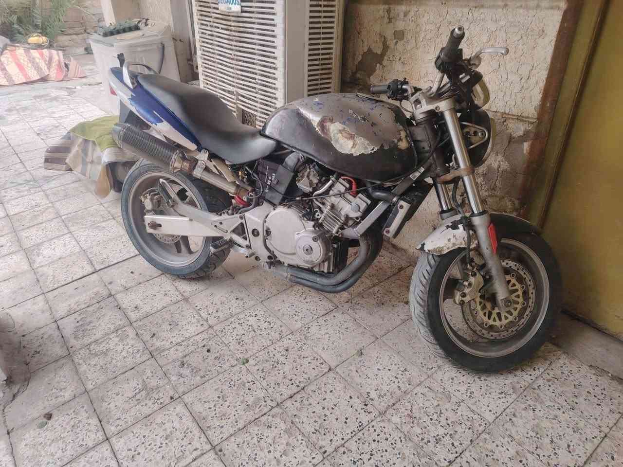 عندي 2 دراجات
اول وحده دايون خفاش موديل 22 وراق اصوليه وكمرك مدفوع
مكفوله
وعندي
ال2
هوندا هورنت 250
محرك ممدود عليه سبانه شغاله
كهوبائيات كلها شغاله
بس كابريترات عوزهن صيانه تعبانات
ةراق اصولي
ثنينهن اريد اراوسهن بدراجه تكون زينه ومرتبه


**إذا كنت صاحب هذا الإعلان وتريد حذفه لأي سبب، رجاءا أرسل رسالة إلى الدعم الفني**