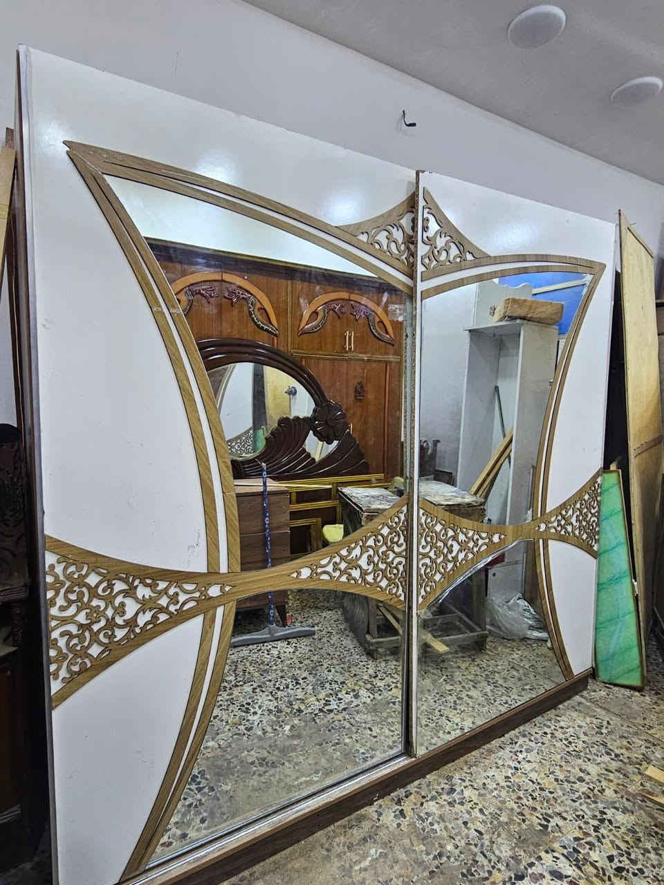 غرفه تركيا بابين سلايت مع صومية عراقية نظيفة وكلشي مابية سعره 235 وبي مجال مكاني شعب شارع صحه ديوان واكو توصيل داخل بغداد لاتصال واتساب فقط ***********
