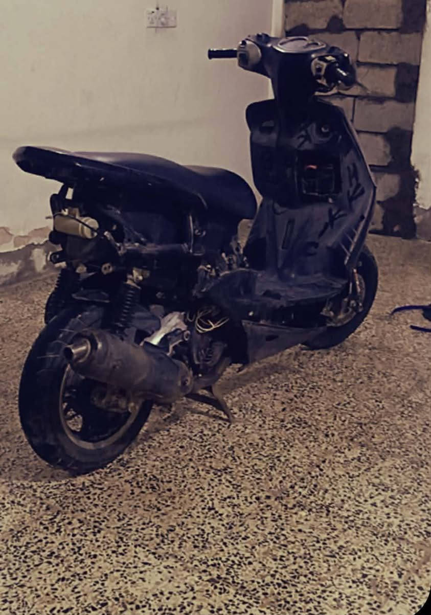 السلام عليكم سكنس نثيه للبيع ابيع كوم حديد مكينه شغاله كهربائيات شغاله مكينه امبدل فقط ولفات مكفلوه من التبخير ونضوح صالنصه صجميه تك بوشه السعر 375وبيهه مجال بصيط حك الجيه مكاني بغداد العبيدي للتواصل خاص متواجد ٢٤ساعه وسلامتكم***********
