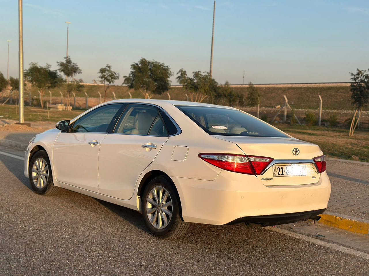 كامري خليجي 2016
ابيض ثلجي  مواصفات GL
كير ومحرك شرط ما مفتوح ماشيه 130 KM 
سنويه وهزه ورقم كله جديد بسمي  
4 تايرات جديده  بطاقه بنزين 
بيها ثلاث مكانات صبغ بدون دواخل   
موجوده في السونار 
مكان السياره كركوك 
سعر 175 وبي مجال 
استفسار ***********
