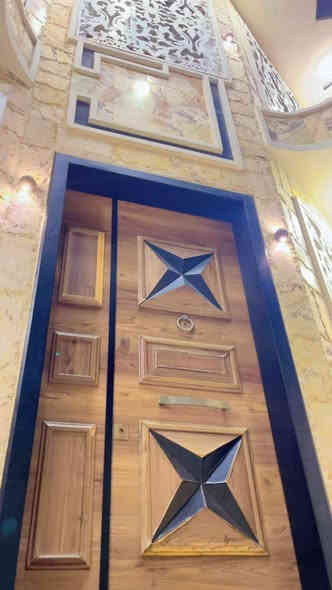 [358]#دار_للبيع_مساحة٣٠٠متر
🏛️🏛️🏛️🏛️🏛️🏛️🏛️🏛️🏛️🏛️
مساحة الدار #١٥٠متر(٧،٥×٢٠)+ #١٥٠مترأرض #بناء_حديث_فول_كوالتي #سعر٢٨٠مليون_سعردارفقط
يحتوي على (أستقبل كبير + هول كبير + مطبخ + صحيات عدد٣ + غرف نوم ٤ + بيتونه واسعه جدا ) البيت كامل من كلشي #يباع_مع_الاثاث_أو_بدونه 
نظام كامرات / نظام سبالت دفن / ارتفاع ٣٣٠م / ديكورات مغربية / رفت كونكريت مسلح / كهرباء تسليك / سبالت ١٣طن #موقع_يبعد_عن_سيديةوالدورة_٤دقائق
كويرش حي سلام مربع ٤٠٠٠ الأول يبعد عن سريع ١٠٠متر 
الأستفسار اكثر الاتصال عبر الأرقام المتوفرة او المراسله عبر الواتس #طابو_ملك_صرف
#مكتب_الأمير_للعقار_***********_*********** 
#المطور_العقاري_ابوأمير
🏛️🏛️🏛️🏛️🏛️🏛️🏛️🏛️
