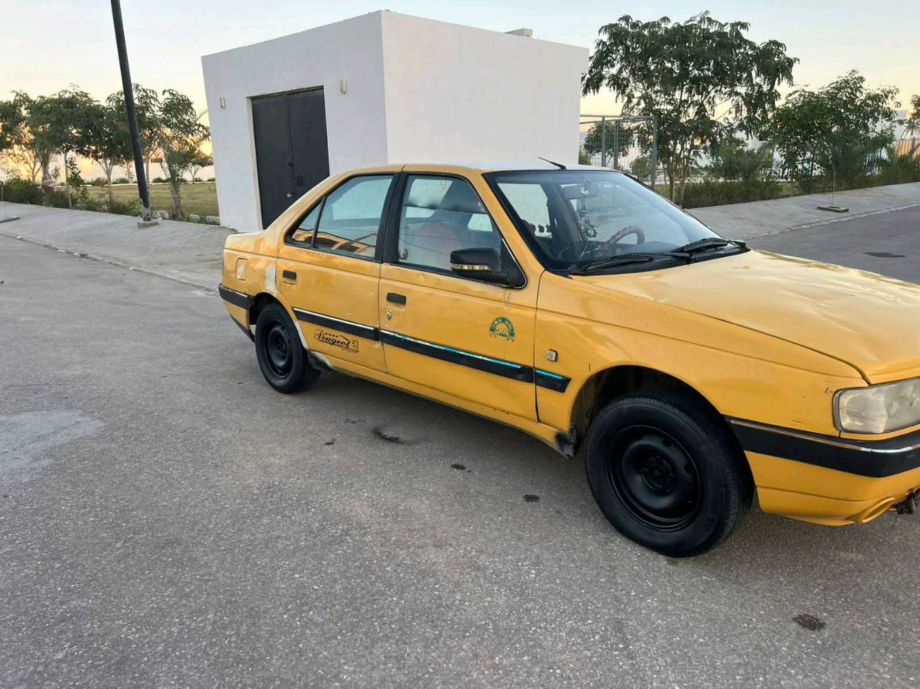 بيجو 405 للبيع جاهزه بدون راعي