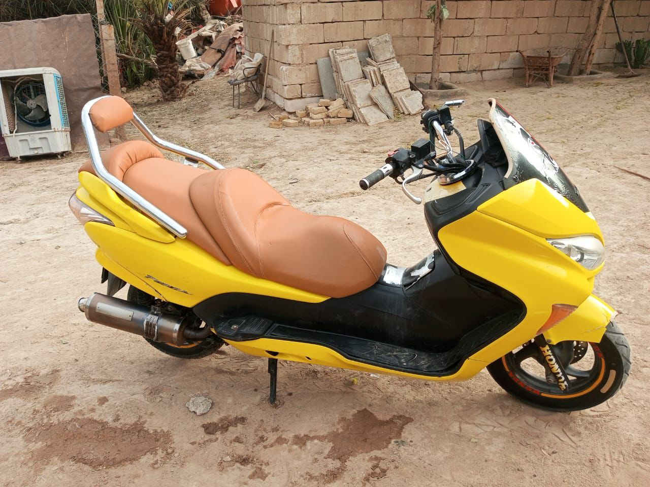 دراجه نضيفه للبيع وجاهزه من كلشي بصمه اوتوماتيك السعر 650 وبيه مجال بسيط رقمي *********** المكان عفك
