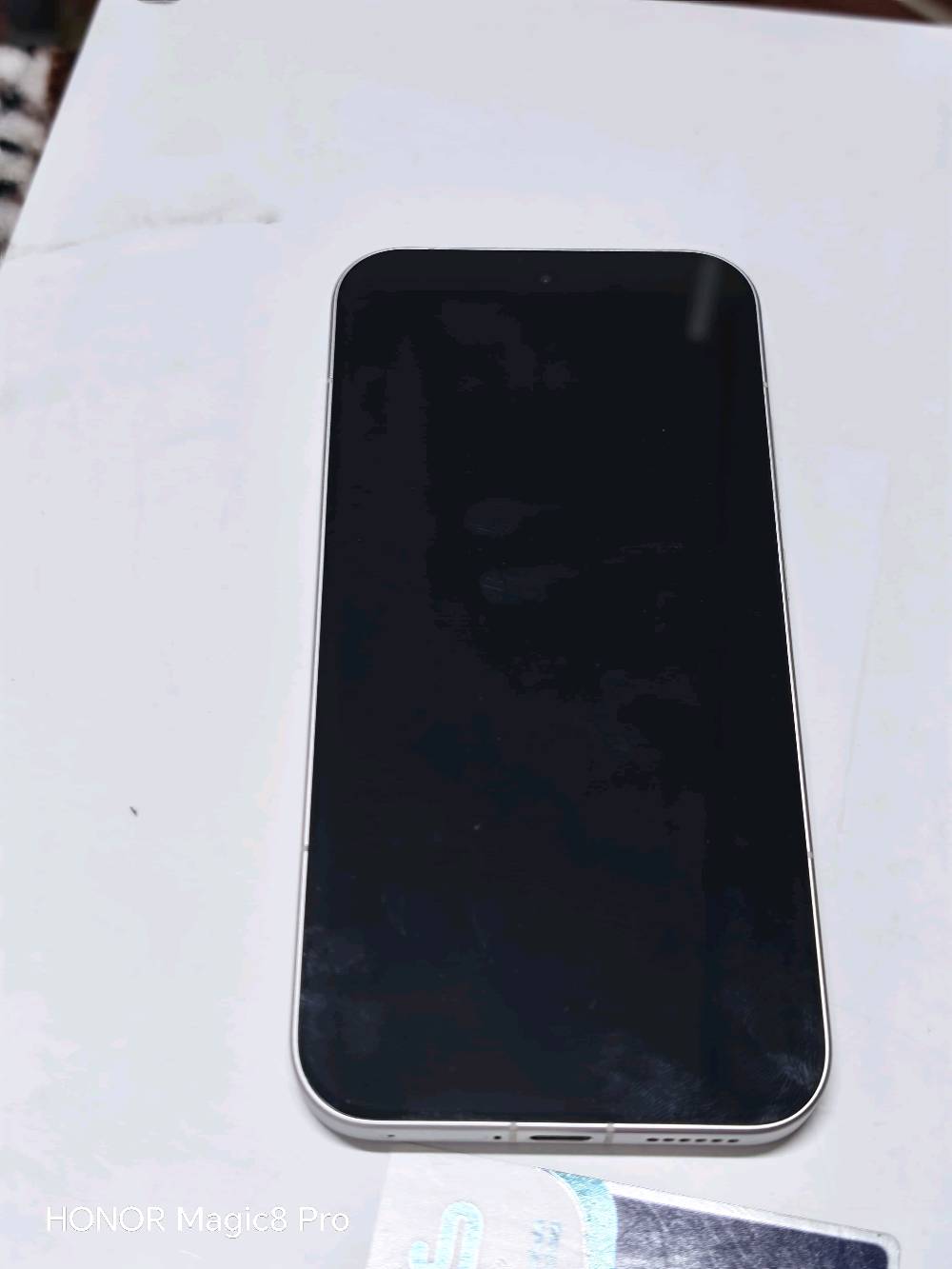 للبيع Poco F8 Pro اخو الجديد السعر 750 المكان كربلاء

مواصفات الجهاز ⬇️⬇️⬇️

المعالج : Snapdragon Elite الرائد بدقة تصنيع متطورة (3) نانومتر).

المعالج الرسومي Adreno يقدم قفزة هائلة في الأداء وتقليل استهلاك الطاقة).

الذاكرة العشوائية (RAM): تأتي بسعة 12 جيجابايت من نوع LPDDRSX السريع جداً تصل إلى 9600Mbps).

ذاكرة التخزين  512 جيجابايت من نوع 4.1 UFS عالي السرعة.
                   ⬇️   ( البطارية والشحن )  ⬇️

ه السعة بطارية ضخمة جداً بحجم 6210 مللي أمبير

الشحن السلكي: شحن فائق السرعة 100 واط

HyperCharge يشحن الهاتف بالكامل إلى %100 في حوالي 37 دقيقة فقط عند تفعيل وضع المعزز).

الشحن العكسي يدعم الشحن العكسي السلكي لتغذية الأجهزة الأخرى بقدرة تصل إلى 22.5 واط
 
                        ⬇️  (  الشاشه ) ⬇️

النوع : POCO HyperRGB AMOLED مخصصة لحماية العين ومقاومة الوميض.

الحجم: 6.59 بوصة بإطارات نحيفة جداً وشبه متساوية الأطراف).

الدقة : 2510 × 1156 بكسل وضوح ممتاز يقارب الـ 2).

معدل التحديث يصل إلى 120 هرتز

معدل استجابة اللمس حتى 480 هرتز

ويصل إلى 2560 هرتز Instant Touch

Sampling Rate عند تفعيل وضع مسرع

الألعاب (Game Turbo).

السطوع ذروة سطوع تصل إلى 3500

نيتس (Nits).

الحماية طبقة زجاج Corning Gorilla Glassi ودعم ودعم لتقنيات +Vision Dolby 9 HDR10 .

                  ⬇️  ( الميزات الإضافية ) ⬇️

مقاومة الماء والغبار حماية كاملة بمعيار IP68 (مقاوم للغمر في الماء العذب.

بصمة الإصبع مستشعر متطور يعمل بالموجات فوق الصوتية (Ultrasonic) مدمج تحت الشاشة أسرع وأدق بكثير.

الصوت مكبرات صوت استيريو متناسقة مدوزنة بالتعاون مع Bose وتدعم تقنية.Dolby Atmos

الشبكات يدعم تقنيات الجيل الخامس 5 وشبكات 7 Wi-Fi الحديثة، بالإضافة إلى دعم ال SIM.

الوزن والسماكة يزن الهاتف 199 غراماً، وبسماكة 8.0 ملم فقط رغم حجم البطارية الضخم.

شراي راسلني خاص مكاني كربلاء

.