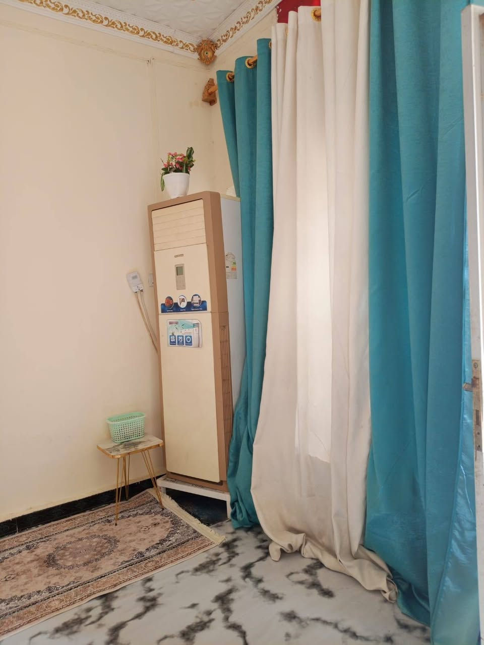 مكلف بالنشر.
بيت للبيع حي الحسن. شارع العام
مساحه 250.م
*********** التواصل على الرقم.
@إشارة
