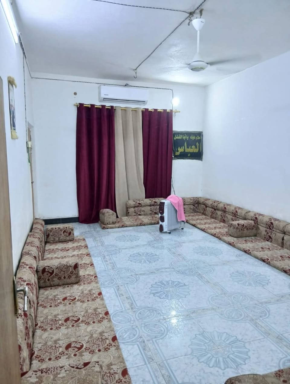 السلام عليكم
بيت للبيع 
حي الإمام الباقر {ع}
📐 المساحة: 200 متر مربع
✔ أمامها ساحة خدمات واسعة
✔ المنطقة كاملة تبليط حديث
✔ كافة الخدمات متوفرة (ماء، كهرباء، مجاري) – درجة أولى
📞 للتواصل والاستفسار:
***********
