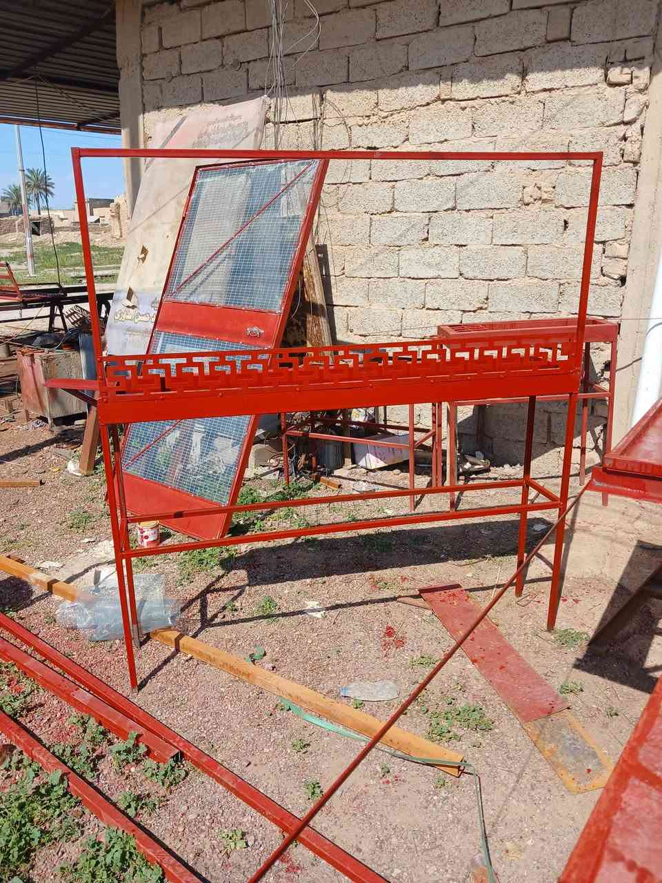 سلام عليكم نشتغل جميع انواع لبوب وشبابيك ومراجيح وسقايف وقفاص وجميع ميخص لحداده وتوجد حداده متنقله ايضا ***********
