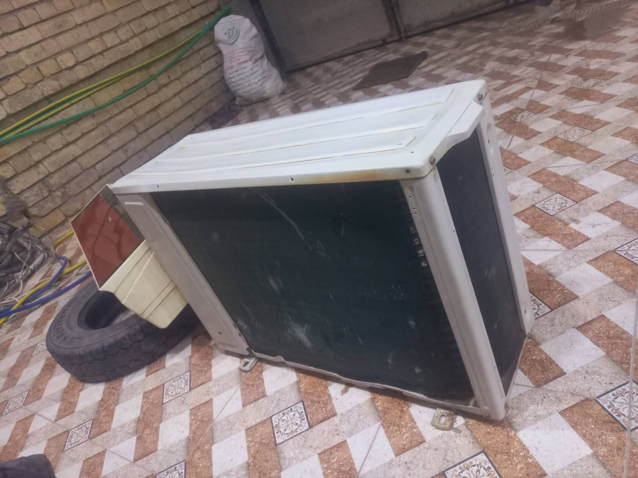 سبلت واحد طن AUX شغال ب١٨٠ وبي مجال
***********
