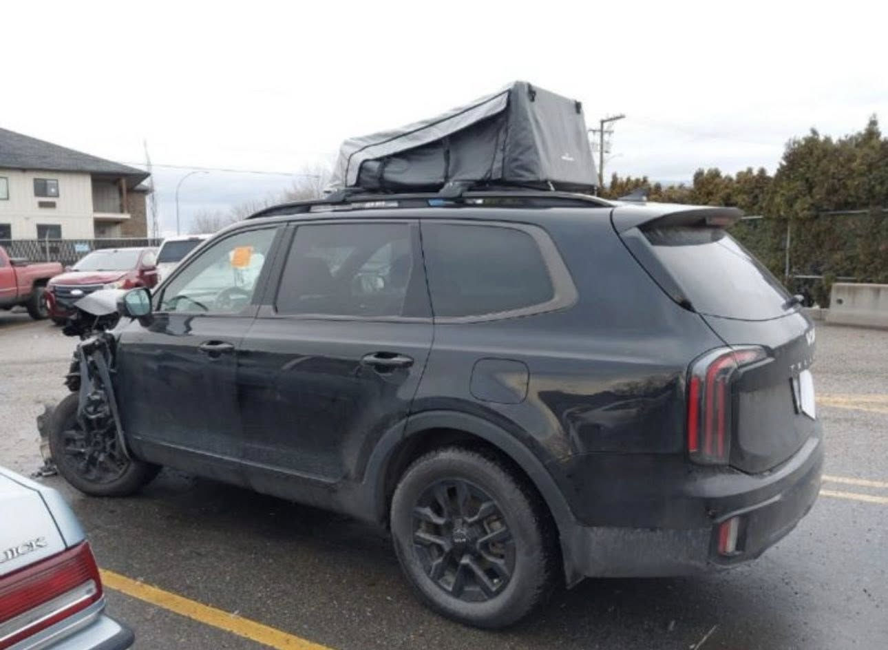 السلام عليكم للبيع كيا تلورايد 2024 
فئة ال SX XPRO فول اعلى شي بدون ايرباك 
بدون راديترات السياره ماشيه 20 الف ميل 
الحادث مثل ماموضح بلصور جاملغ ومقدمه البنيد 
السياره توصل للحره بعد 15 يوم 
 السعر واصل بلحره 190 بدون تصليح وبدون كمرك
لعنده كتاب شهداء يكدر يدخلهة بكتابه  
للاستفسار ***********
