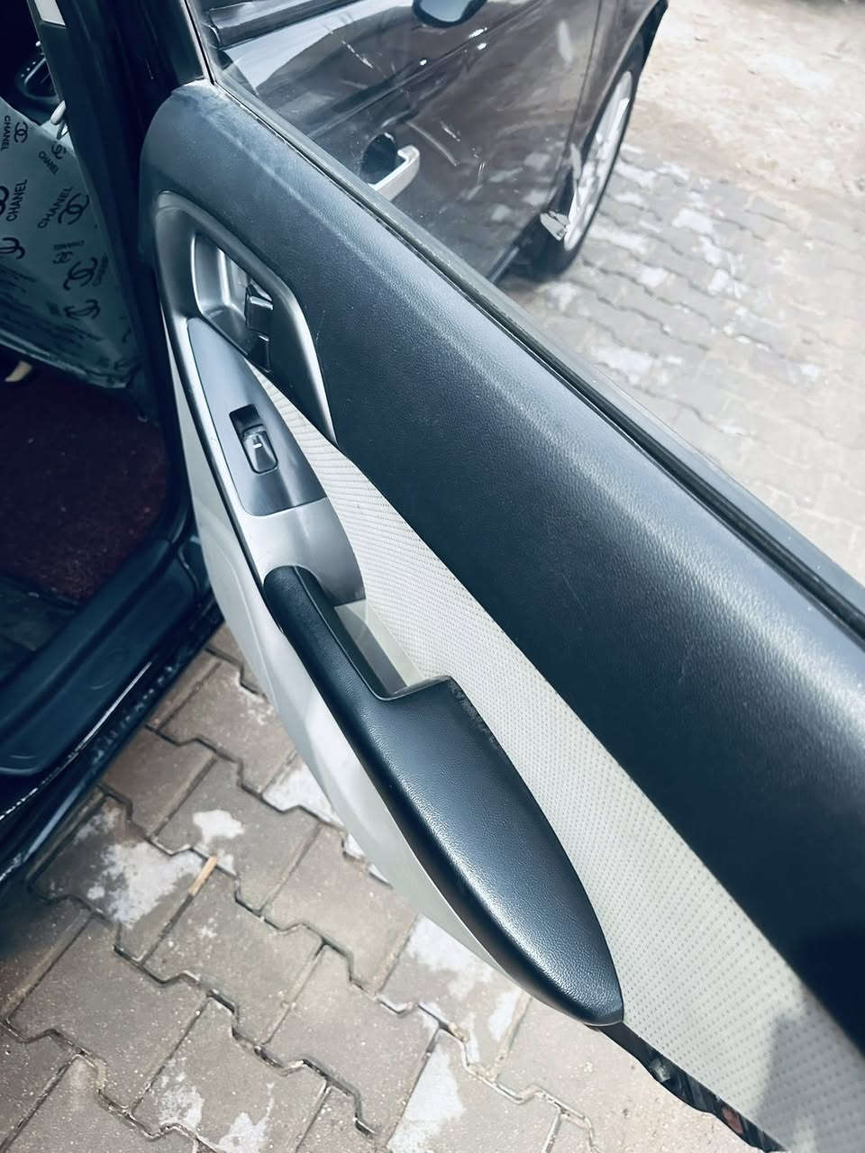 سلام عليكم سيراتو للبيع كفاله من ضرب بس بيه ضبغ بسبب جراد بيه بنيد وجاملق لخفي مصبوغ ولقماره مرشوشه كلير رقمه اربيل منتهيه سنويه بيه وكاله بس ابو بغداد سياره جاهزه سعره 80وبيه مجال ***********
