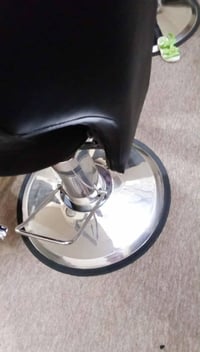 كراسي حلاقة • ٢ قطع • جديدة