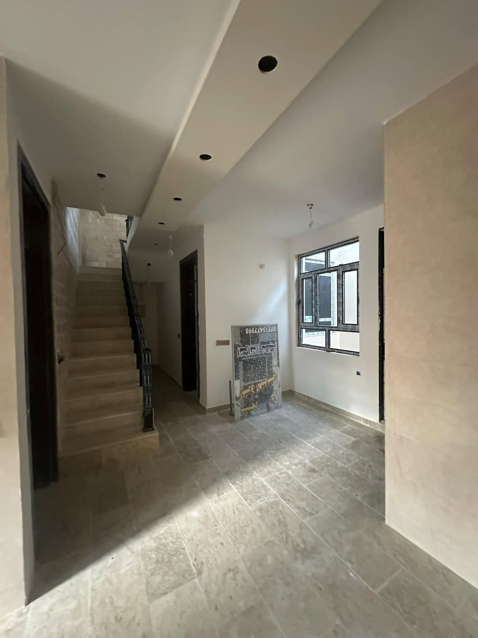 يعلن المشرق للتطوير العقاري 
عن تنفيذ دار مساحه 120م 🏠
متكون من ثلاث طوابق 
غرف عدد 4 
طابق الارضي مطبخ +استقبال +غرفه نوم +خدمات+منور عدد 2
طابق الثاني. غرف عدد 2+ حمام. +حولي كبير 

طابق الثالث. غرفه نوم كبيره. +سطح عدد 2

البناء المنزل. كامل جميع المواصفات.الديكور. عمل الارضيه مرمر +بروسلين درجه اولى 👷🔨
 
الاستفسار على الارقام التاليه 

‭***********‬
‭***********
موقعنا الاعضميه. سبع ابكار مجاور مطعم هم هم📍
 المشرق. للتطوير العقاري

