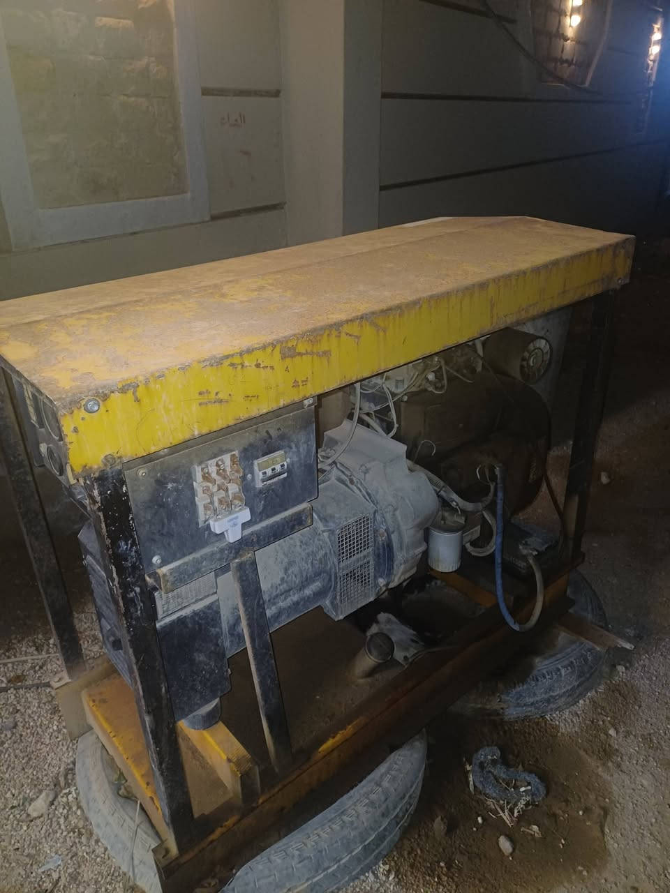 للبيع ثلاث مولدات
1 مولد بيركنز 30 kv. السعر 28 ورقة 
2 مولد محرك كيا 30 kv  حاوية السعر 18 ورقة 
3 مولد نمبر ديني  12 kv السعر 8 ورقة  
الاتصال. ***********
