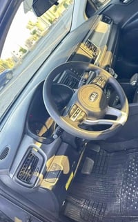 عندي دشبول كيا ريو بدون غراض يعني فارغ بس ايريك مال دشبول موجود بداخله...