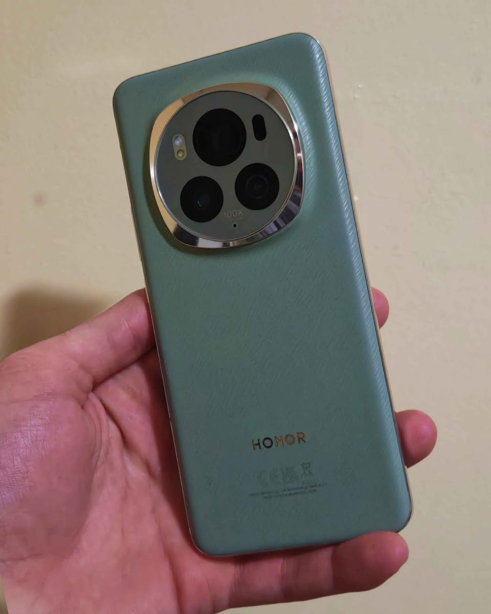 التخزين 512 جيجا مع 12 جيجا رام
المعالج: ثماني النواة Snapdragon 8 Elite تكنولوجيا 3 نانو
البطارية: 5850 مللي أمبير
جوال معو كرتونه وشاحن 66Wالاصلي أربيل, العراق


**إذا كنت صاحب هذا الإعلان وتريد حذفه لأي سبب، رجاءا أرسل رسالة إلى الدعم الفني**