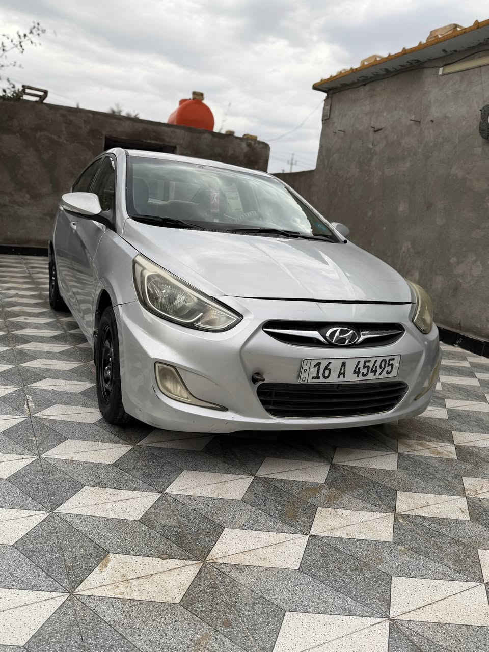 السلام عليكم للبيع اكسنت 2015 خليجي رقم قادسيه نكليزي تحويل مباشر. السياره مكفوله من الضربه والتبديل
محرك 1400 . 
بيها رشات صبغ  اثر جراد. بدون. معجون السياره جاهزه تخم تاير جديد. كير ومحرك شرط. 
السعر 75 او بيها مجال. مكاني الرميثه 
***********
