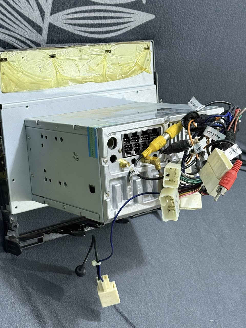 شاشة لاندكروز
شاشة مع الفيش مالتها للبيع عاطلة ماعرف شنو عطلها ترهم من لاندكروز 2016 لل2021
السعر 30 
مكاني بغداد الجديدة 

متوفر واتساب
***********
